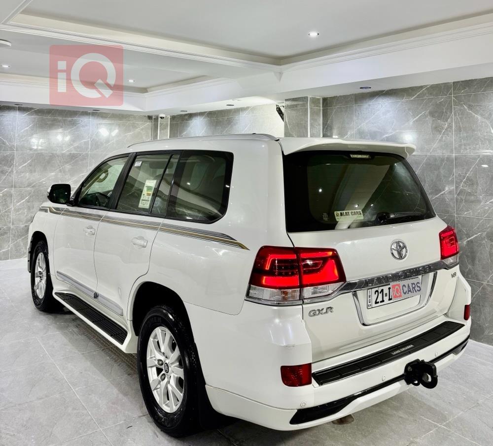 تۆیۆتا لاند کروزەر